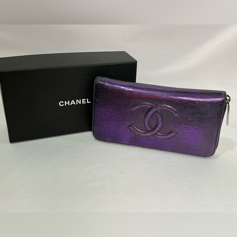 Authentic CHANEL Iridescent Purple Caviar Zip Lizard Embossed Yen Wallet - Picture 16 of 16